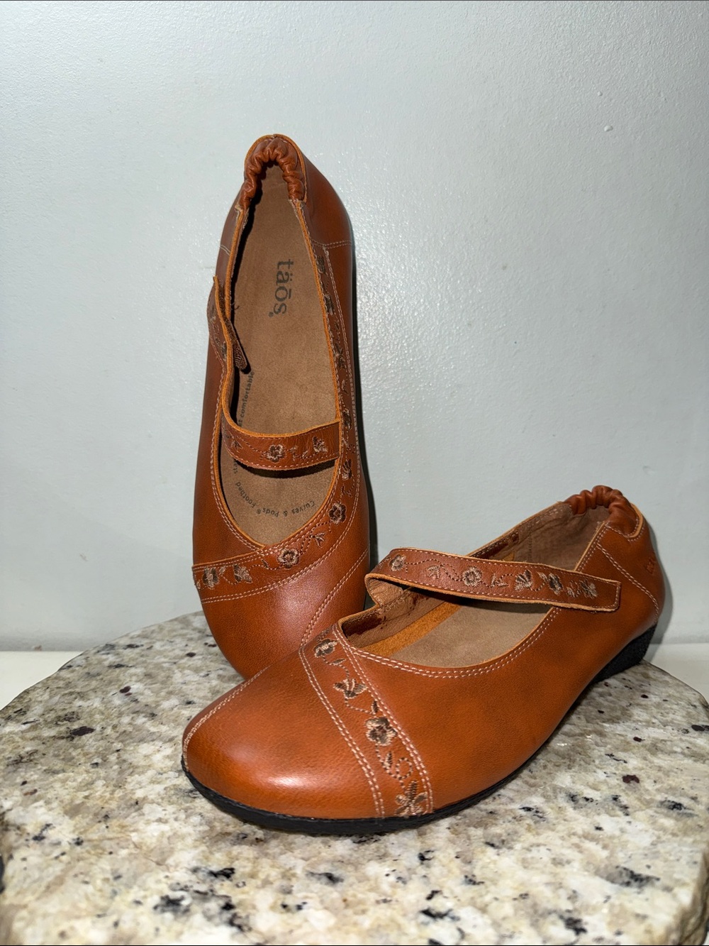 TAOS Soft Leather Slip On Ballet Flats w/Strap Embroidered Sz 41 (US 10-10.5)